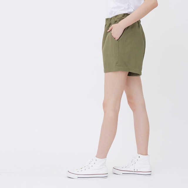 棉．麻 女短褲/五分褲 綠色 - Collin 好舒服輕柔光澤口袋鬆緊短褲 橄綠