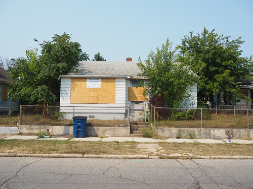 Condemned house at 314 E 11th St on September 11, 2021
