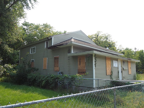 Condemned house at 1604 W 10th St on September 11, 2021