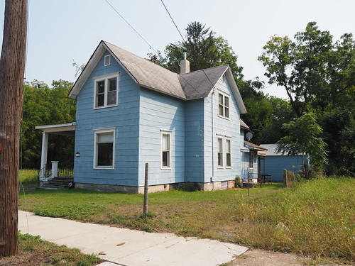 Condemned house at 1710 W 10th St on September 11, 2021