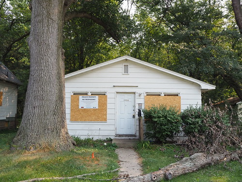Condemned house at 1524 W 10th St on September 11, 2021