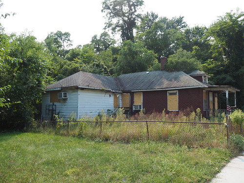 Condemned house at 1430 W 10th St on September 11, 2021