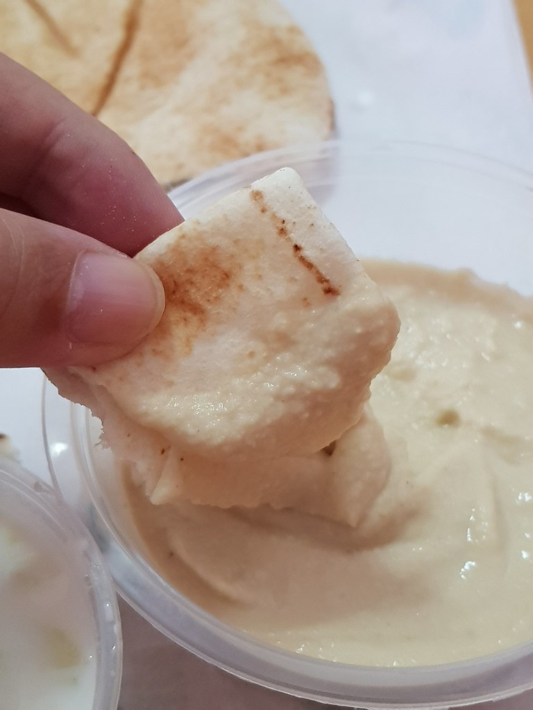 鷹嘴豆泥配阿拉伯麵包 Hummus w/Arabic Bread rm$7 @ Safaa Restaurant مطعم صفاء Taipan USJ10