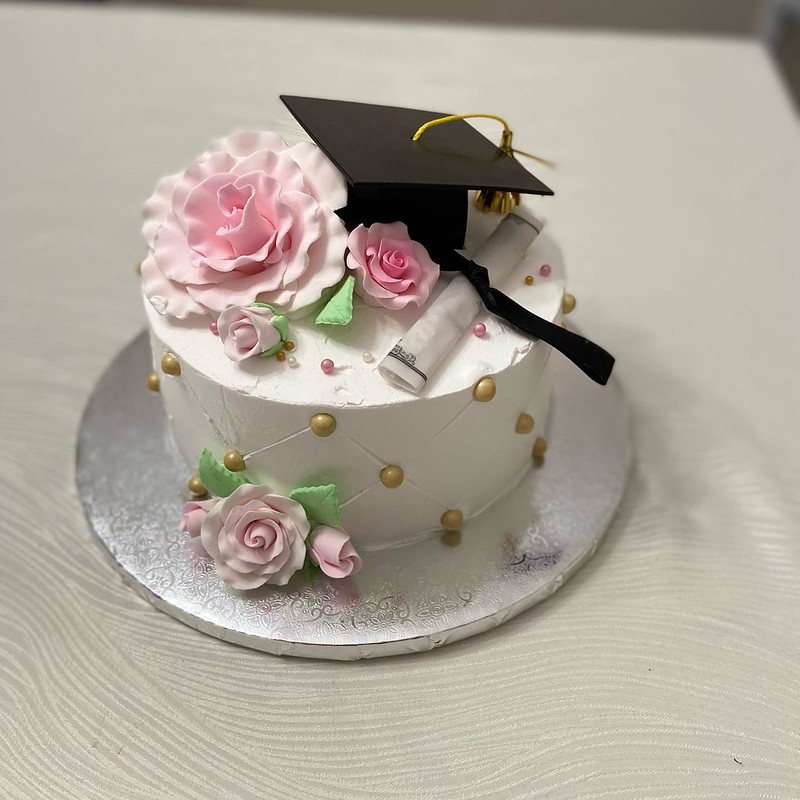 Graduation Cake by Yesenia's Cakes