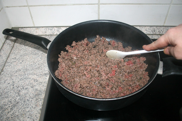05 - Fry ground beef crumbly / Rinderhackfleisch krümelig anbraten