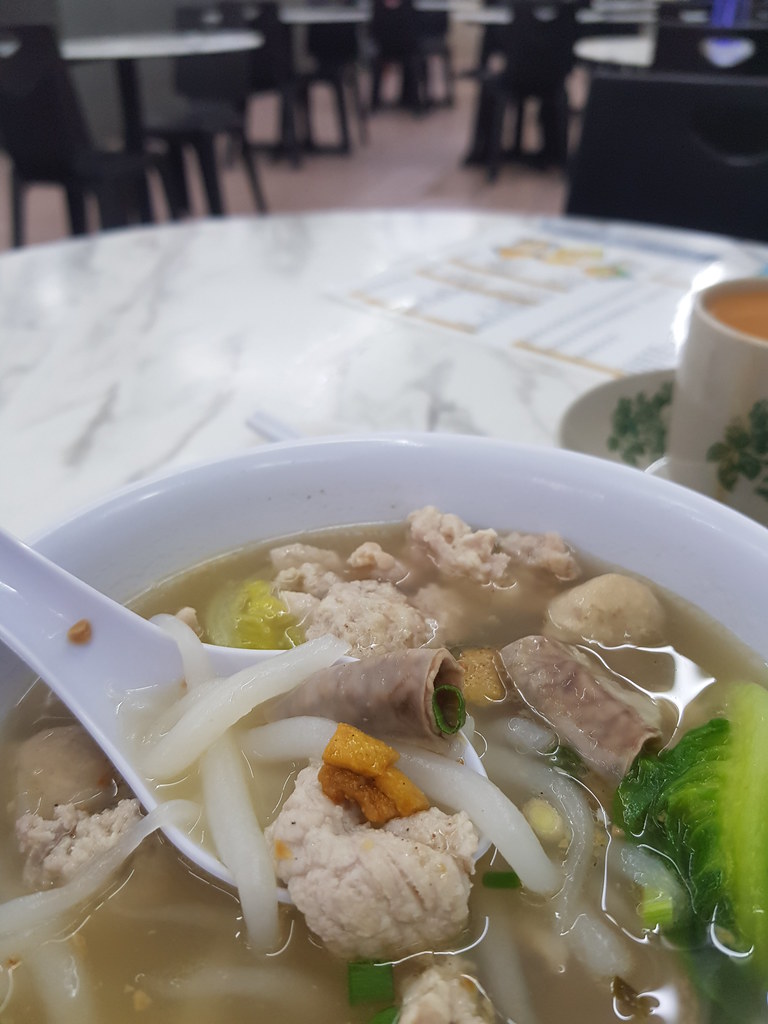 豬肉粉 Pork soup Noodle rm$6.50 & 奶茶"絲" TehC rm$2.20 @ 細弟豬肉粉 Sai Dee Pork Noodle in 金華茶室 Restoran Jing Hwa USJ10