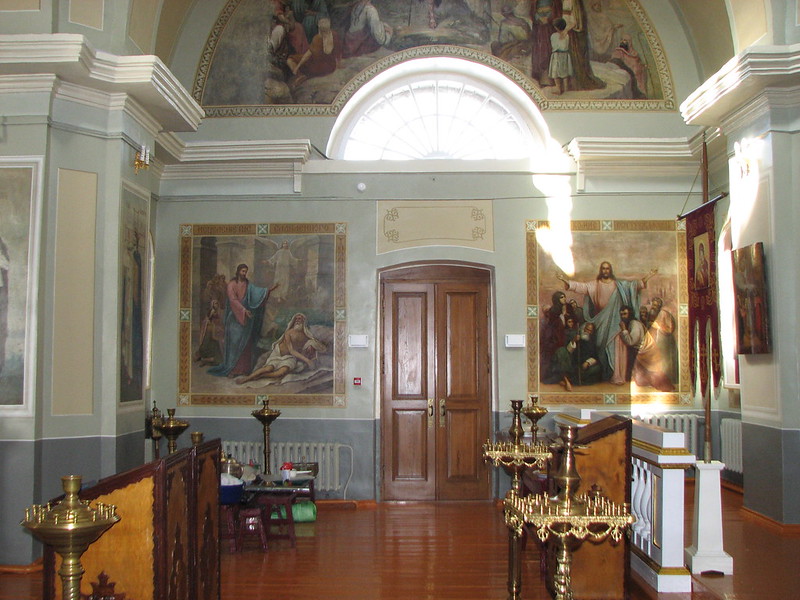 Интерьер церкви Михаила Архистратига до и после реставрации живописи и внутренних помещений