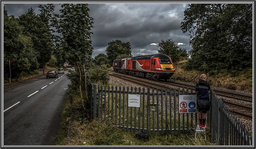 East View Road by Terry 47401, 0Z43 interrupted my viewing of the Dutch Grand Prix highlights with power cars 43272 and 43274 makin