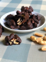 Dutch Chocolate Peanut Brittle / Pindarotsjes