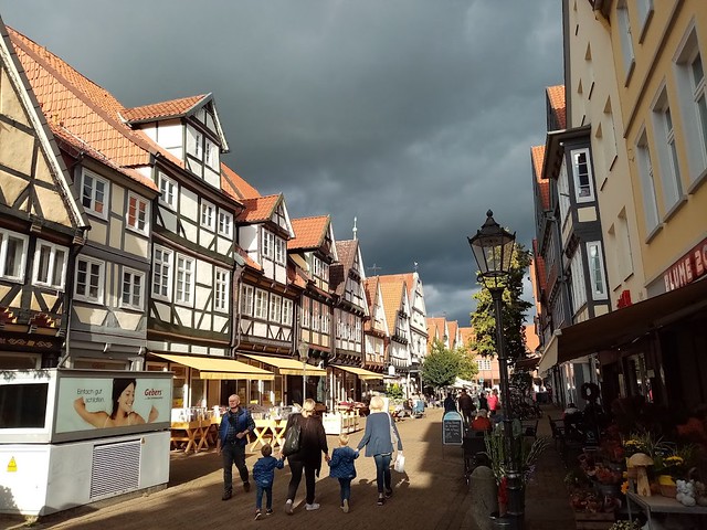 in Celle gibt es 490 Fachwerkhäuserin der Altstadt-ich hätte am liebsten jedes fotografiert.so schön sind sie!