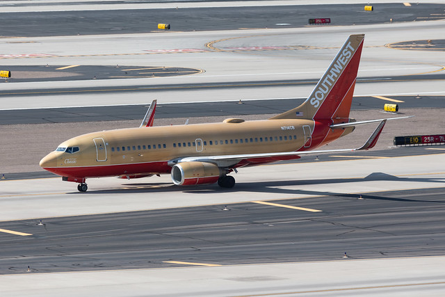 Southwest Airlines Boeing 737 N714CB-3299