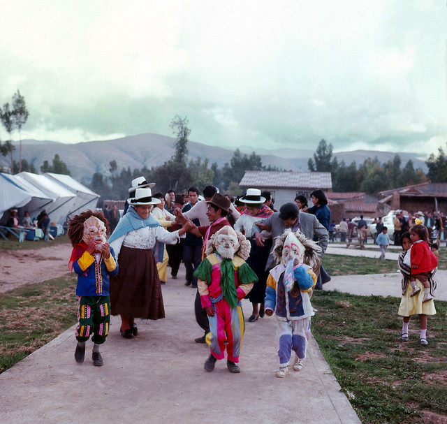 Smiling dancers in Huancayo