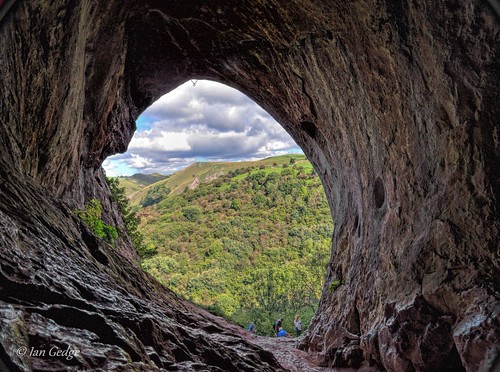 england uk britain peakdistrict staffordshire rocks peak thorscave cave cavern