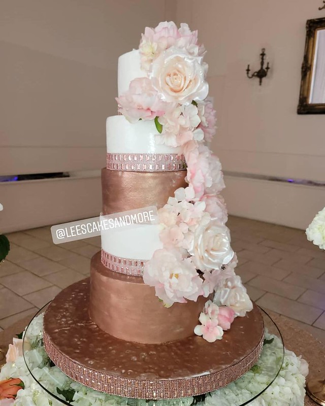 Cake by Lee's Cakes & More