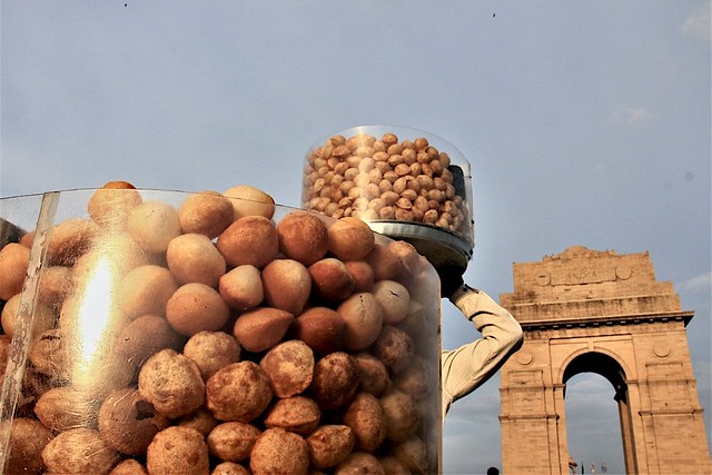 The fast food vendor at the India Gate