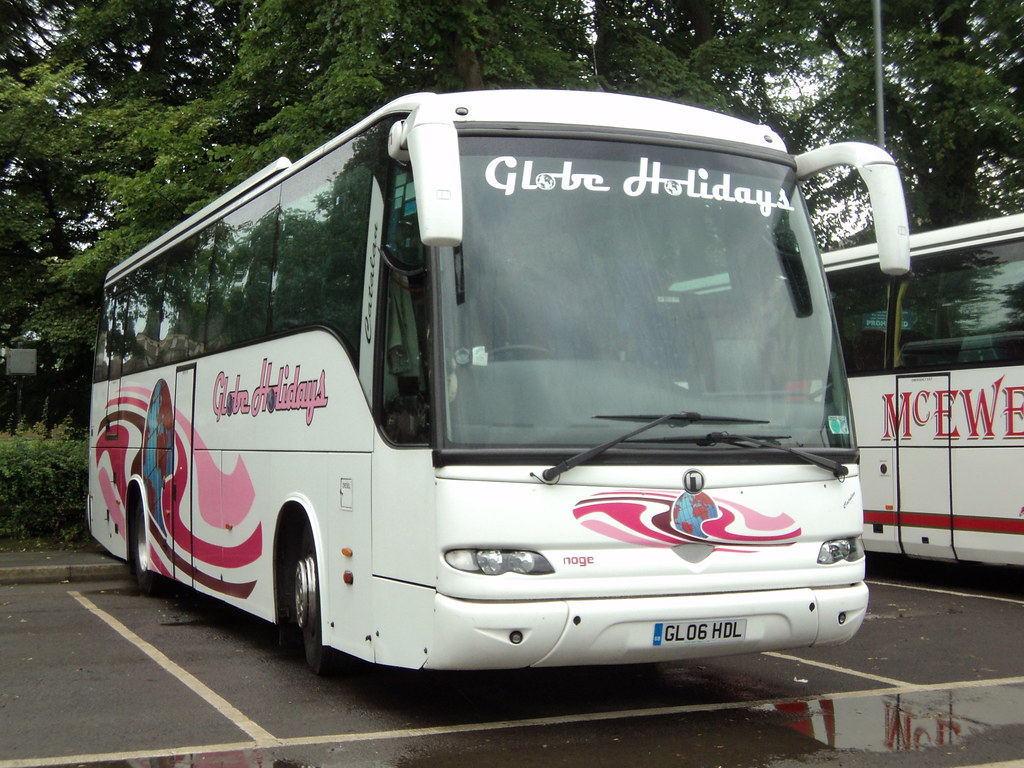 Globe Coaches of Barnsley GL06HDL