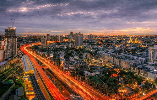 On my way home in Bangkok in the evening | by Nongoa