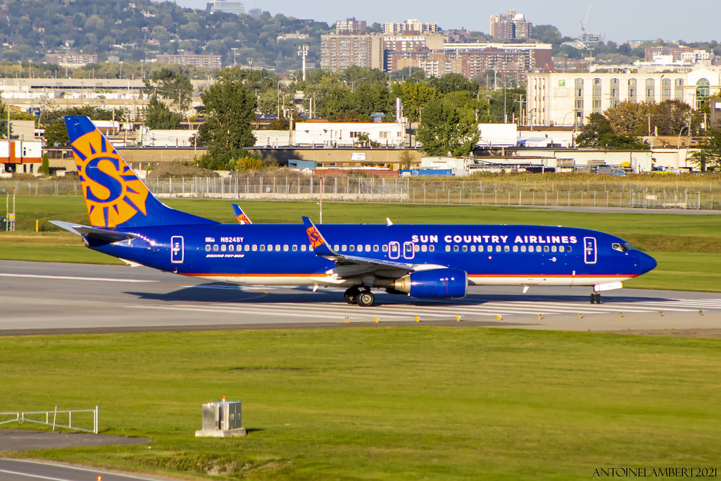 Sun Country Airlines Boeing 737-85P YUL