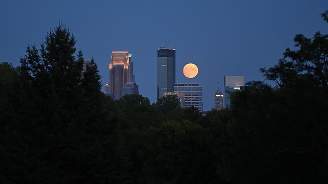 Sept. 19, 2021: Moon & Minneapolis