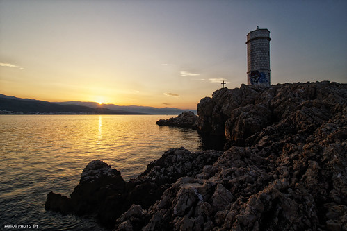 pirate lighthouse down sunrise sun sky sea seaside seaspace rocks stone clif adriatic croatia hrvatska canon europe landspace