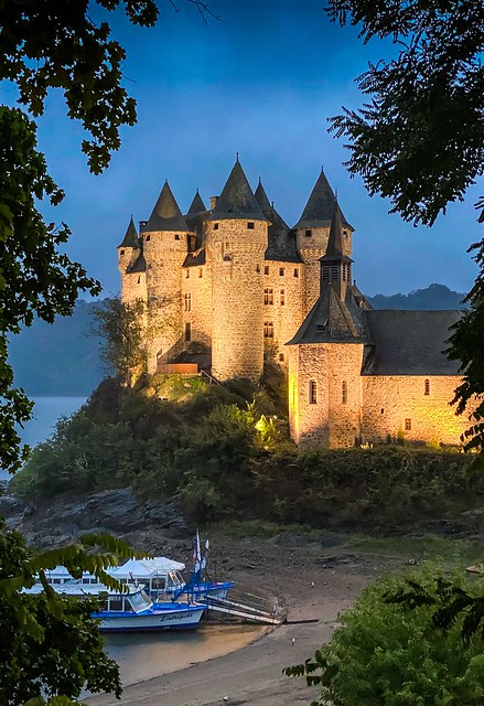 Château de Val dans le Cantal.