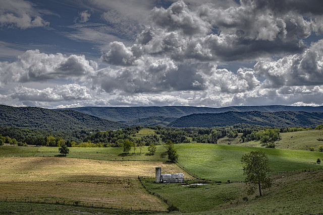 Barn in the Valley