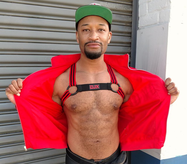 SUPER HOT MUSCLE ABS HUNK ! ~ photographed by ADDA DADA ! ~ FOLSOM STREET FAIR 2021 ! ( safe photo )