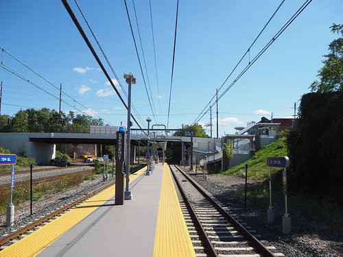 Outbound track at East 79th (Red), looking east