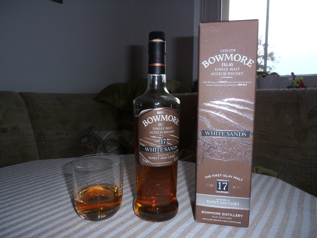 One Shot of Bowmore White Sands Islay Single Malt Scotch Whisky Aged 17 Years, 43%