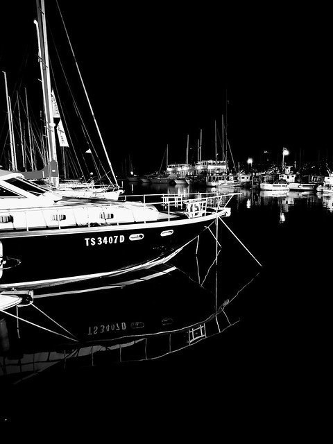 Barche nella notte Trieste