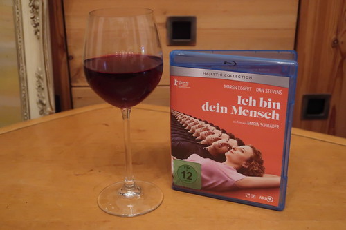 Roter Federweißer zum deutschen Spielfilm "Ich bin dein Mensch"