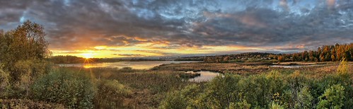 The last sunbeams by urpo.patsi,
Lake Iidesjärvi
Tampere, Finland
Viimeiset auringonsäteetsonya99 landscape autumn sunbeams sunset