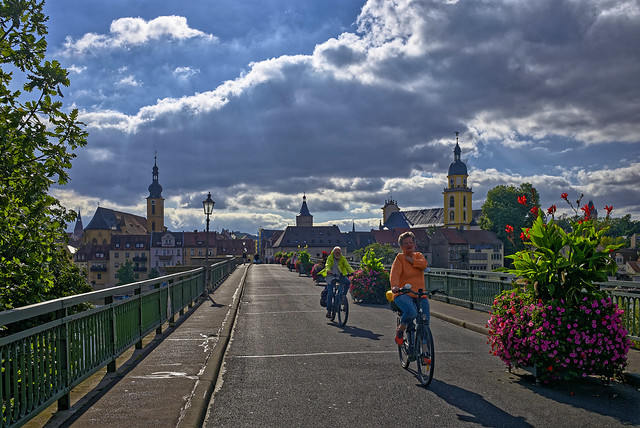 Eine Brücke für Radfahrer und Fußgänger