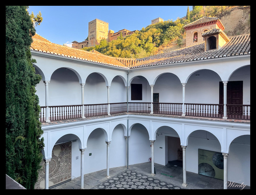 Museo Arqueológico y Etnológico de Granada con Alhambra
