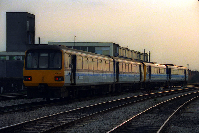 143622 & 142088, Cardiff Central, April 14th 2000