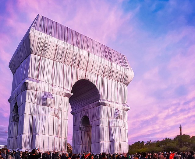 L'Arc de Triomphe, Wrapped (Christo & Jeanne-Claude, RiP)