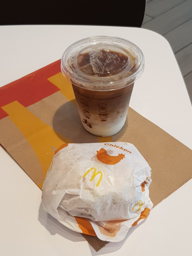 麥雞配煎蛋漢堡 McChicken w/Egg rm$7.46 & 拿鐵冰 Ice Latte rm$1.99 @ McDonald’s USJ 1 Drive-Thru at Petronas