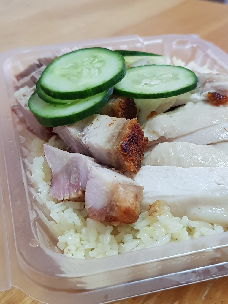 雙屏白斬雞燒肉飯 Steamed white Chicken plus Roasted Pork rice rm$9 @ Mama Wong Kopitiam SS14