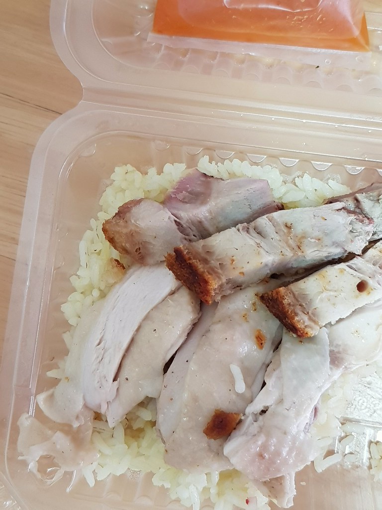 雙屏白斬雞燒肉飯 Steamed white Chicken plus Roasted Pork rice rm$9 @ Mama Wong Kopitiam SS14
