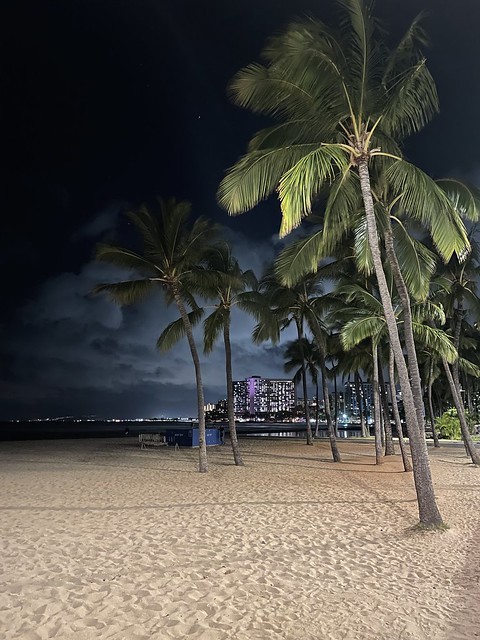 'Queens beach by night', Honolulu, O'ahu Island, Hawaii (USA)