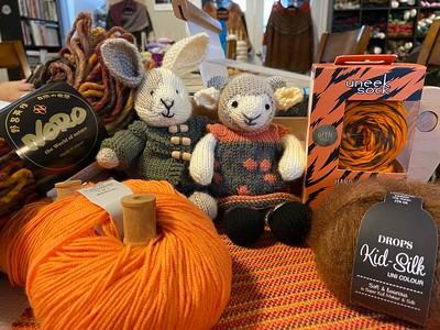 Kathy (chantrykathy) brought in her bunny and lamb dressed in their fall finery to showcase autumn!