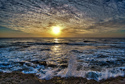 sea ocean nature outside sony a6500 ilce6500 waves crashing sunrise clouds reflections sun yellow ultrawide