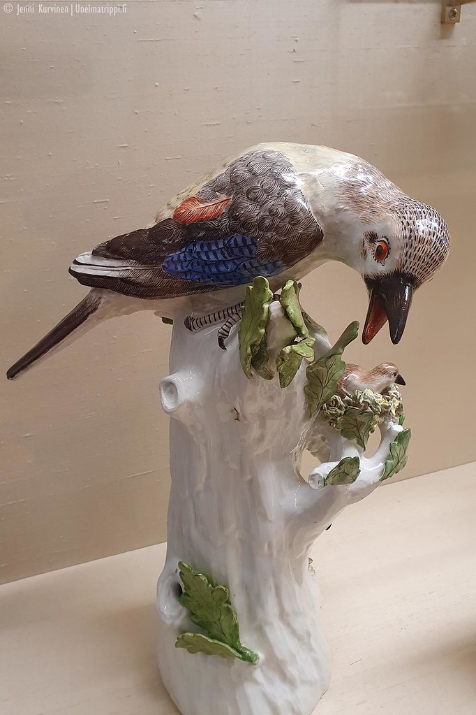 Posliininen lintu Schloss Lustheimin näyttelyssä