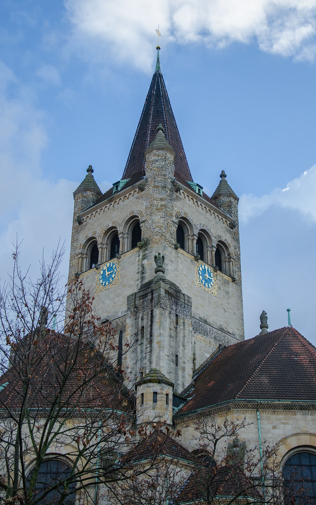 Symétrie de la belle église Saint-Paul / Symmetrie der schönen Pauluskirche