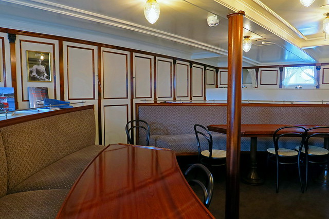 Salon under deck on SS Hestmanden (2)