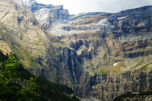 ⭐In Explore   Majestueuse cascade de Gavarnie sous un rare rayon de soleil