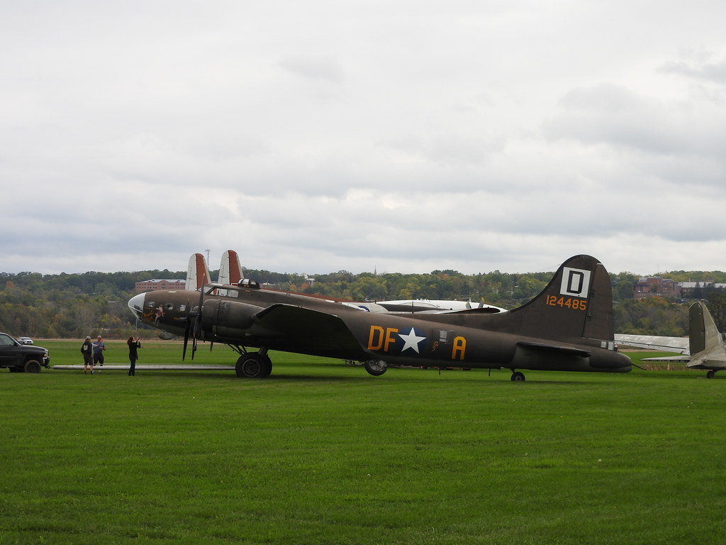 National Warplane Museum. Photo by howderfamily.com; (CC BY-NC-SA 2.0)