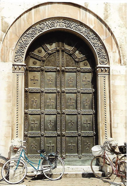 Foligno, Piazza del Duomo, Cattedrale San Feliciano, portal