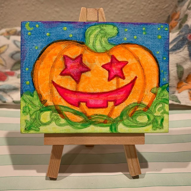 A lil’ pumpkin painting that Goo claimed, using my new black light reactive paint. Looks great under the black light! Up next: a sugar skull painting for #diadelosmuertos. 💀