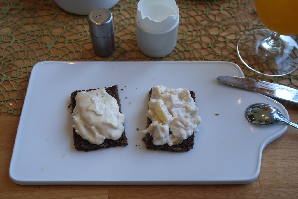 Eiersalat und Geflügelsalat auf Schwarzbrot | Gourmandise | Flickr